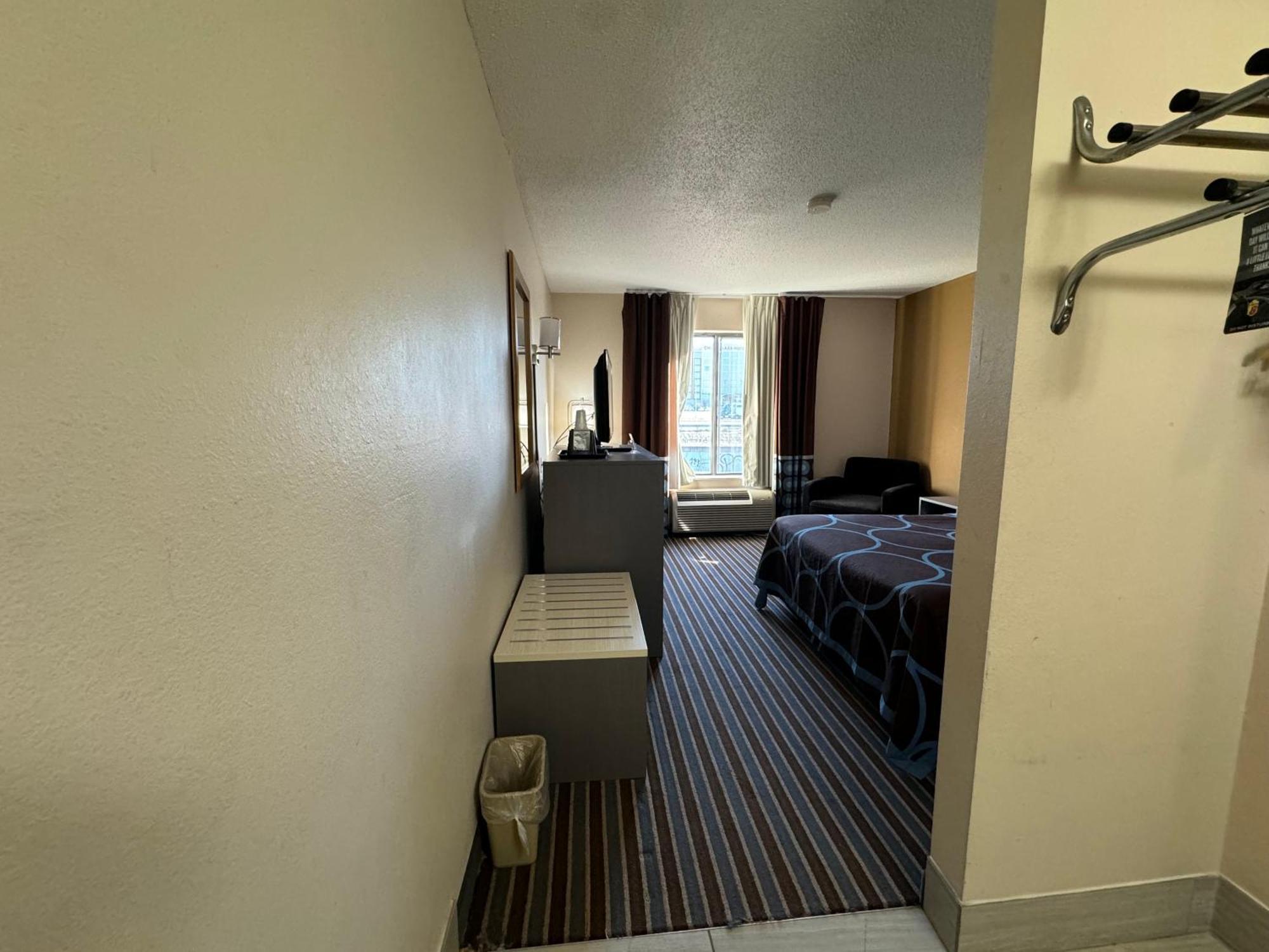 Super 8 By Wyndham Columbia Clark Lane Hotell Eksteriør bilde