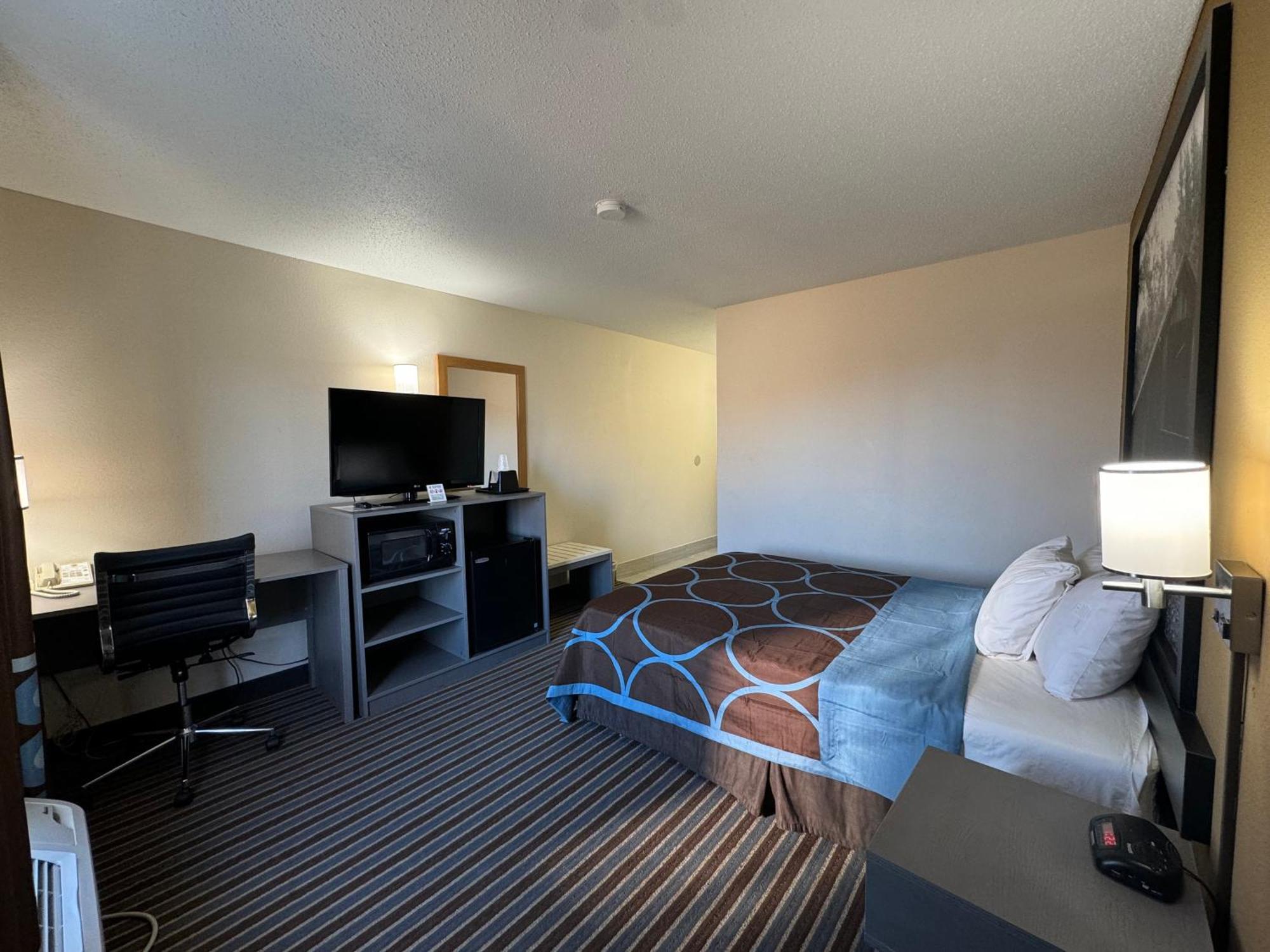 Super 8 By Wyndham Columbia Clark Lane Hotell Eksteriør bilde