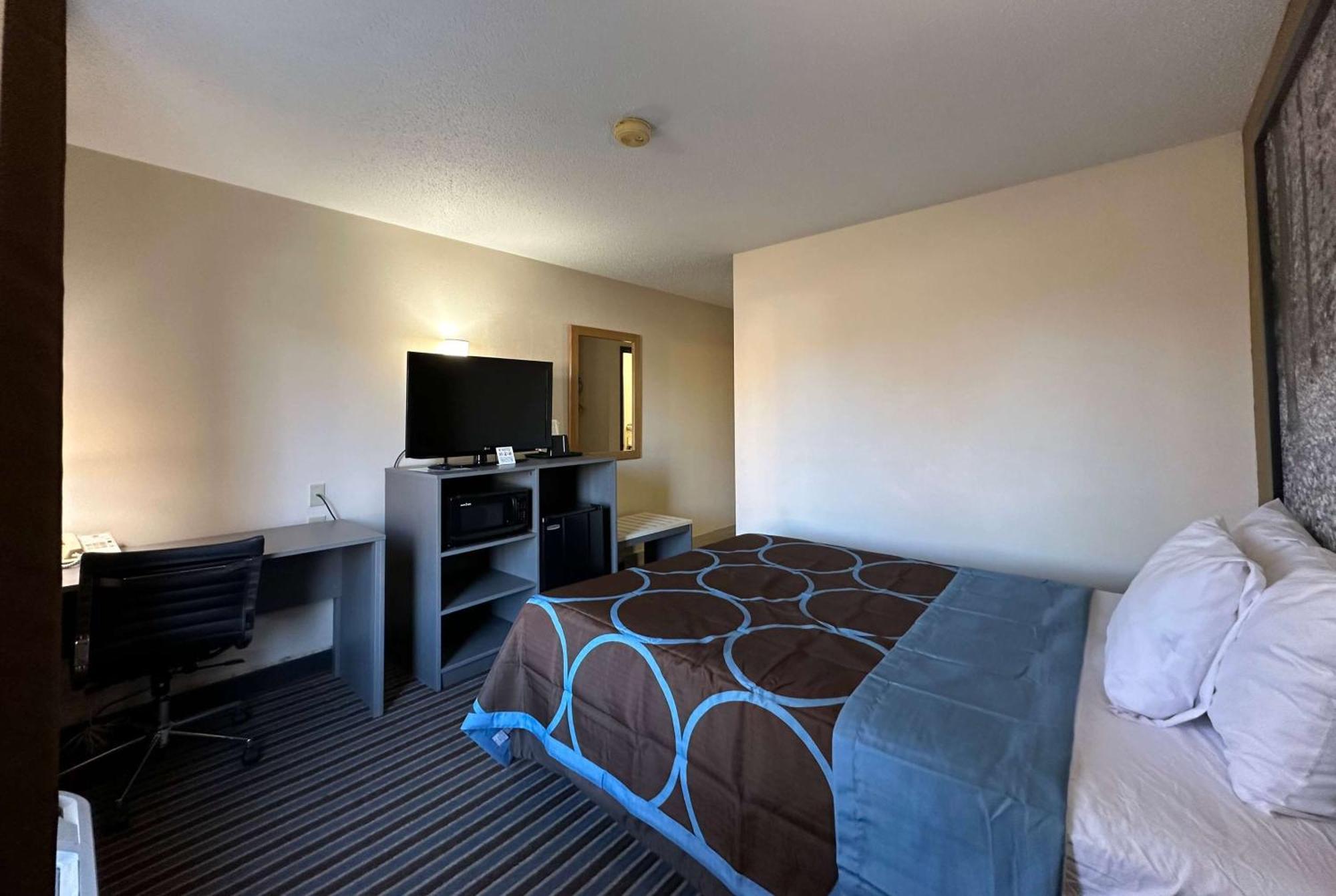Super 8 By Wyndham Columbia Clark Lane Hotell Eksteriør bilde
