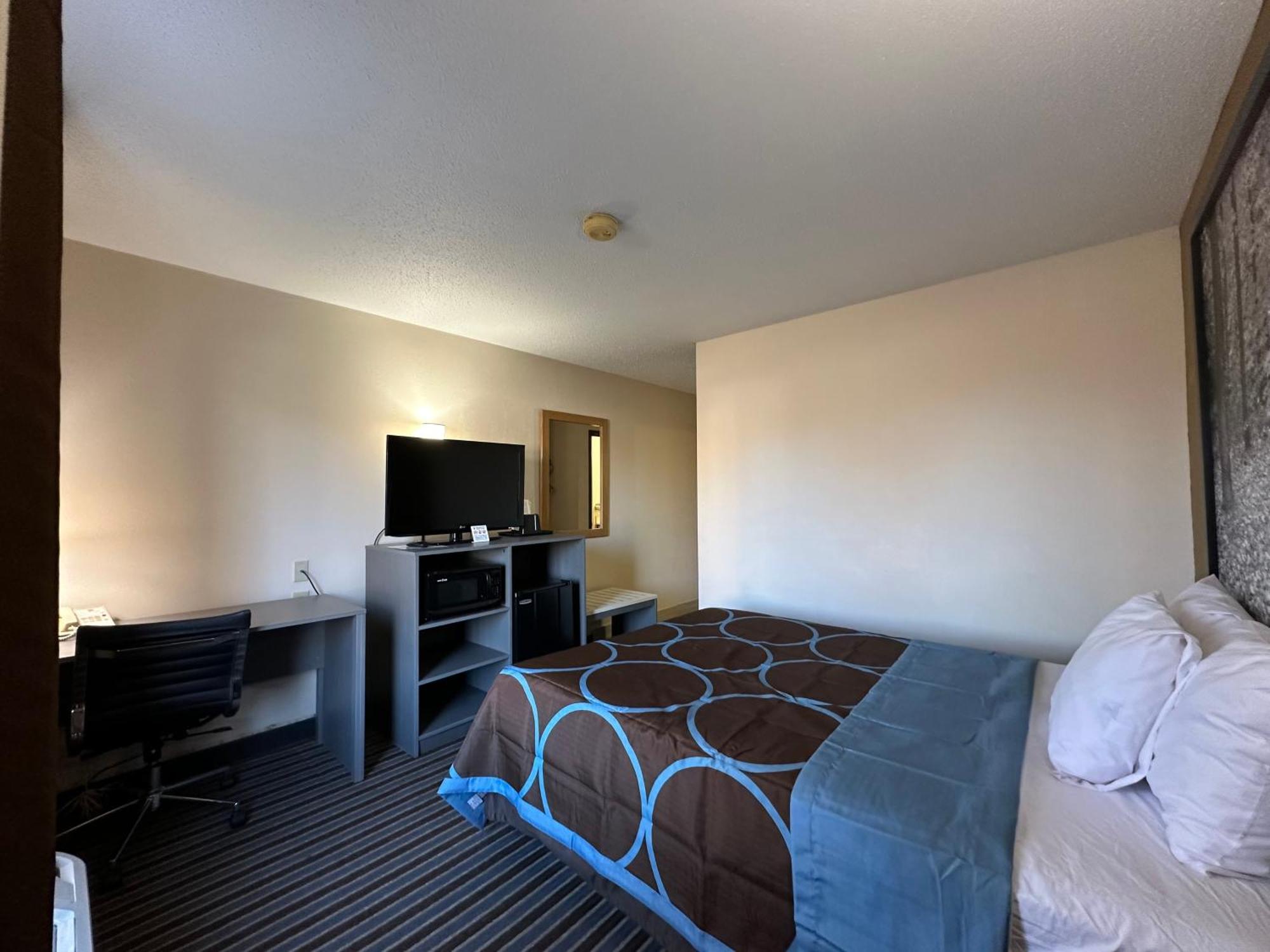 Super 8 By Wyndham Columbia Clark Lane Hotell Eksteriør bilde